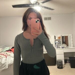 AERIE GREEN/GRAY LONG SLEEVE TOP!!